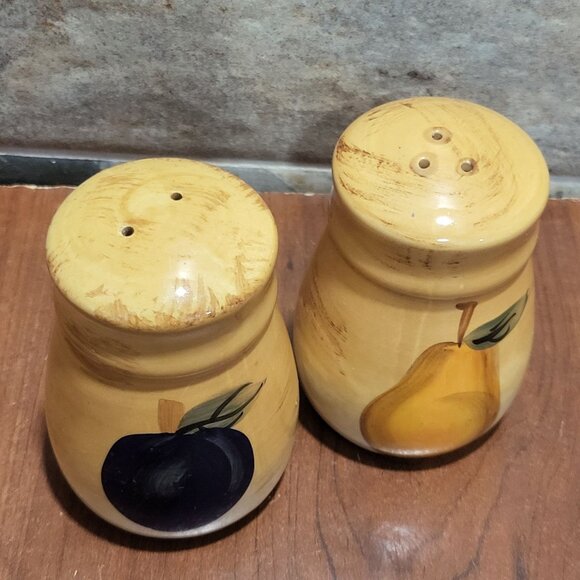 Vintage Salt and Pepper Shakers Fruit Design No Bottom Cork Stoppers - Picture 10 of 10